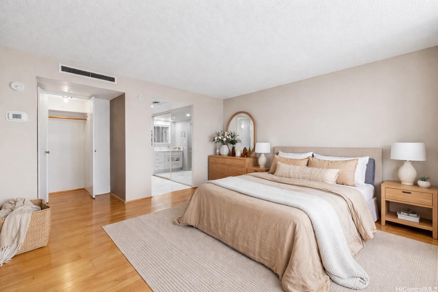 1860 Ala Moana Boulevard  Unit PH2201