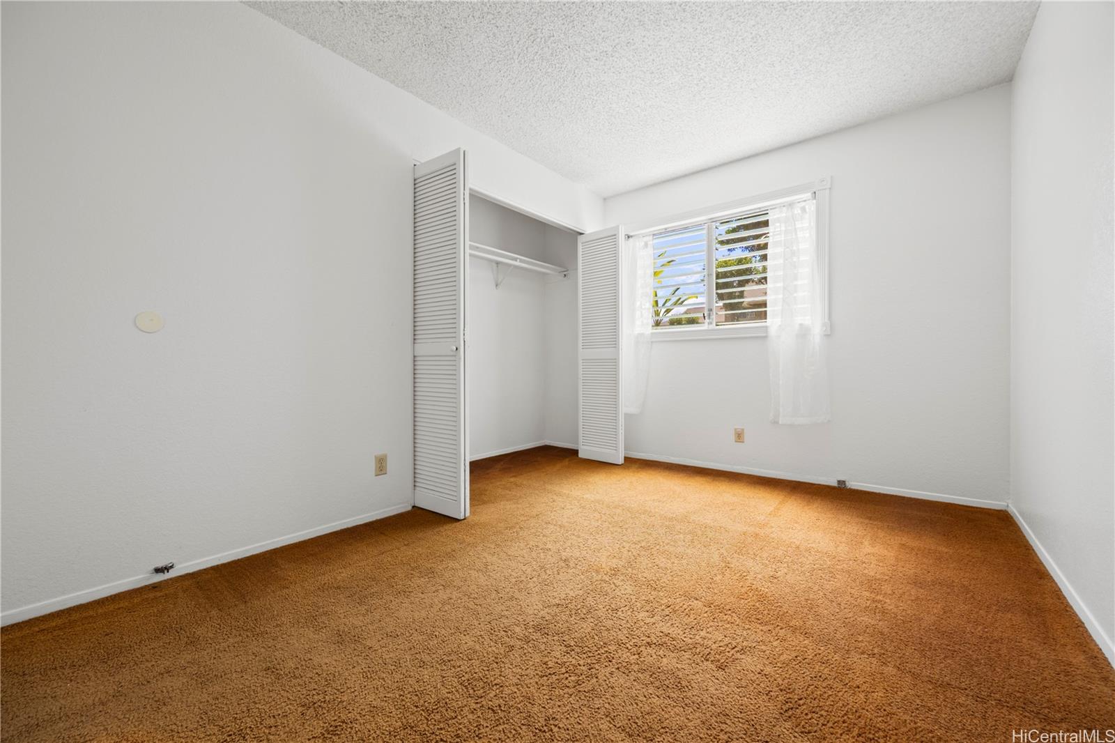 Photo 18 of 25