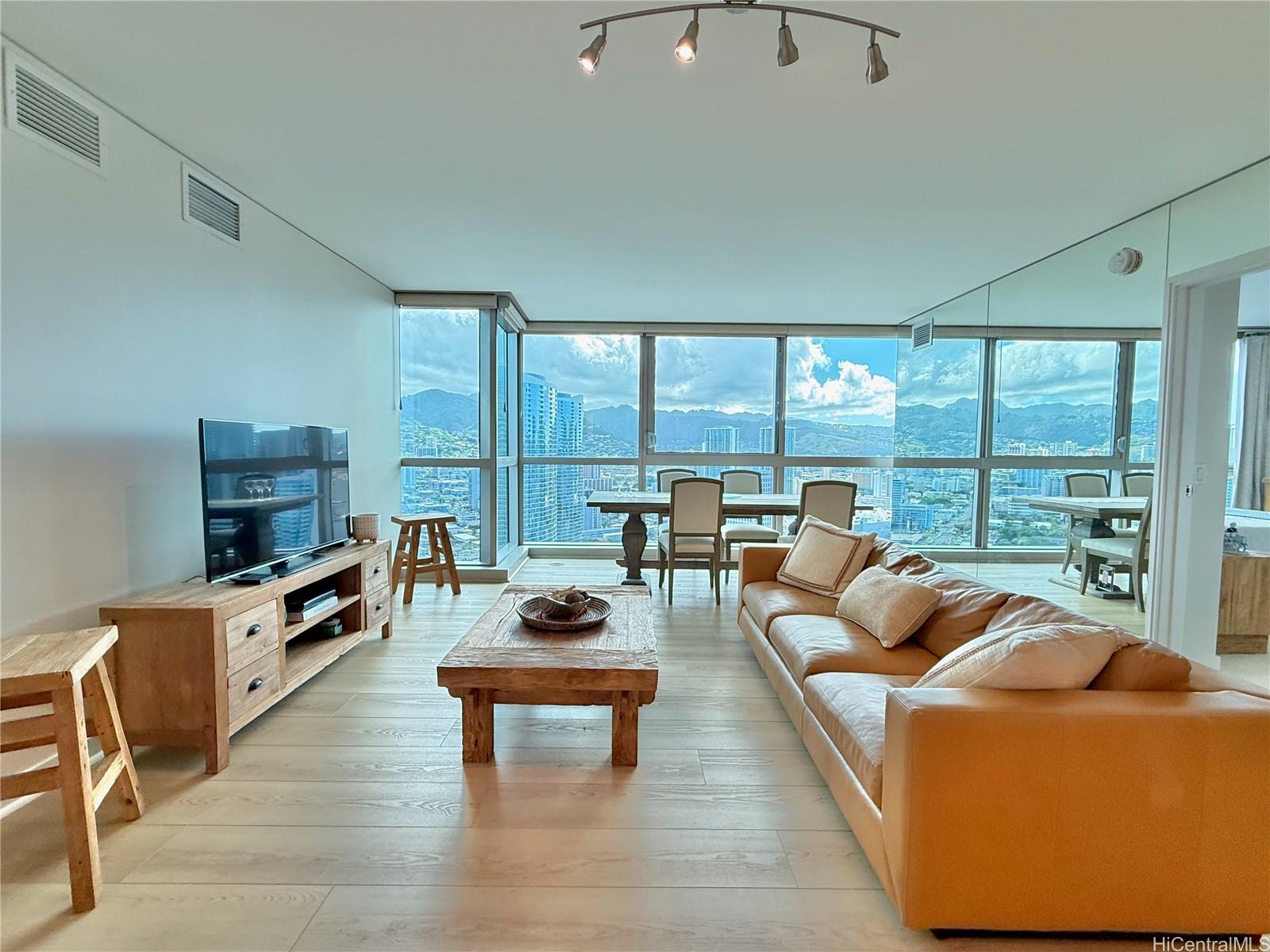 1177 Queen Street 3501