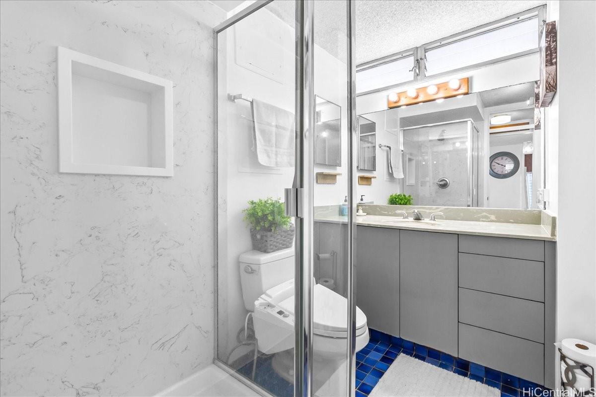 1325 Wilder Avenue  Unit 5 Makai