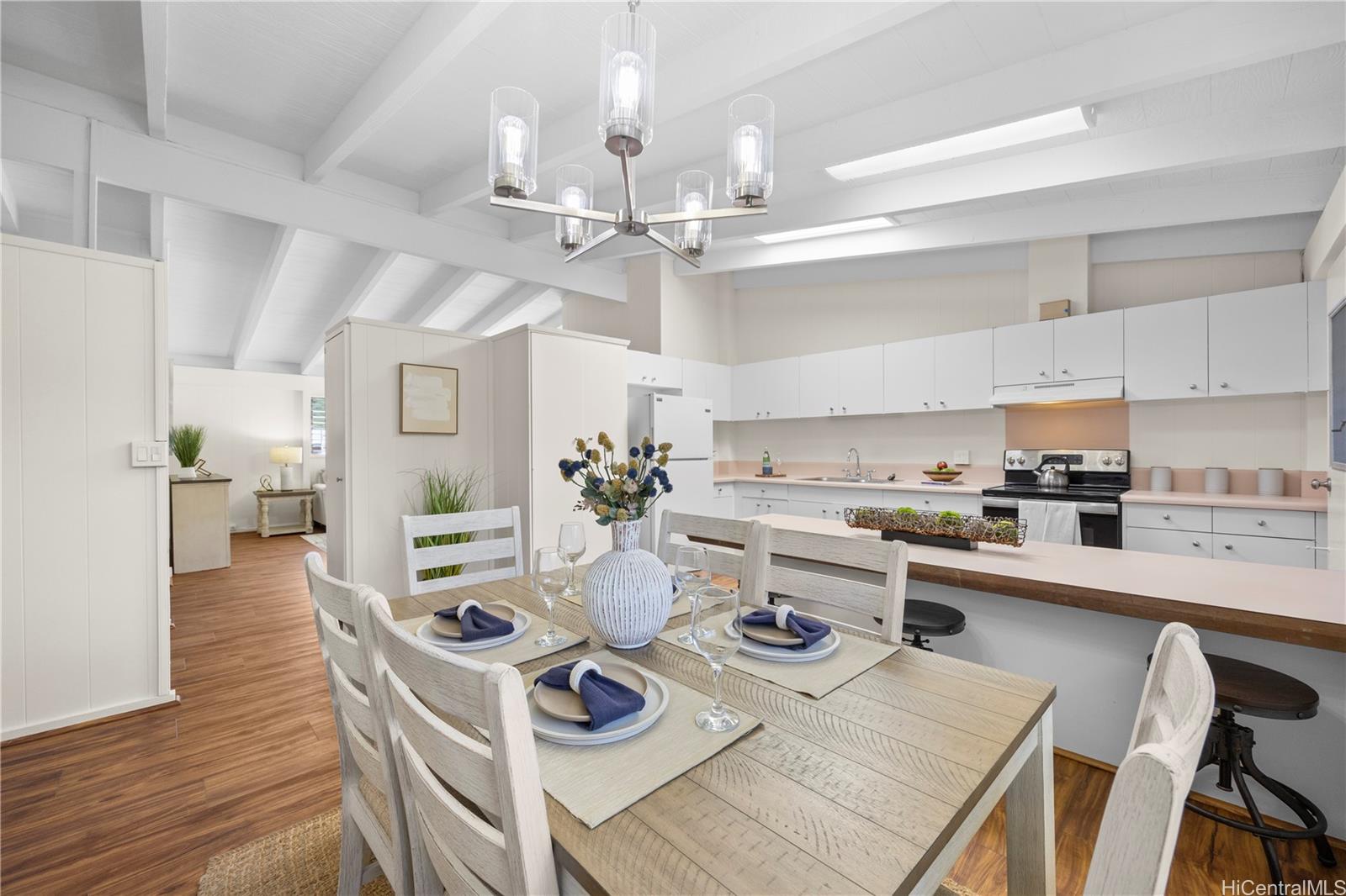Photo 7 of 25