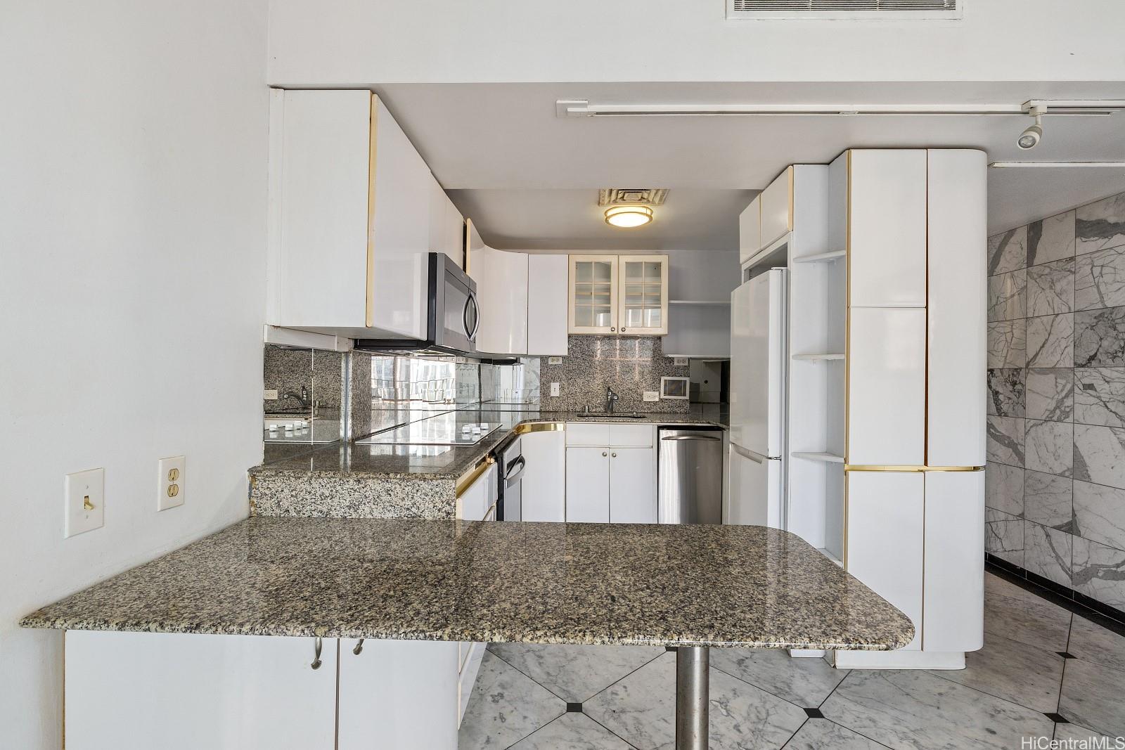 225 Queen Street  Unit 23E