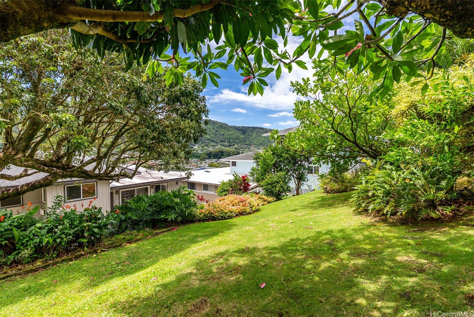 3582 Kumukoa Street