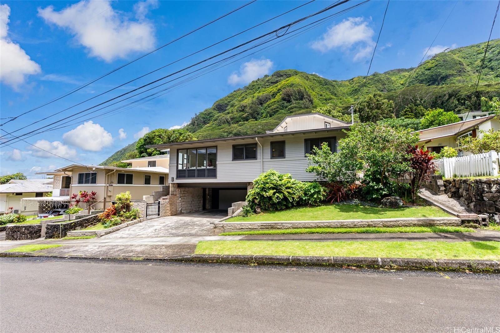 3582 Kumukoa Street