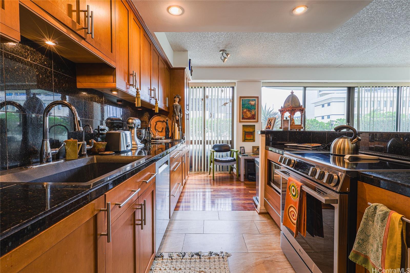 700 Richards Street  Unit 706