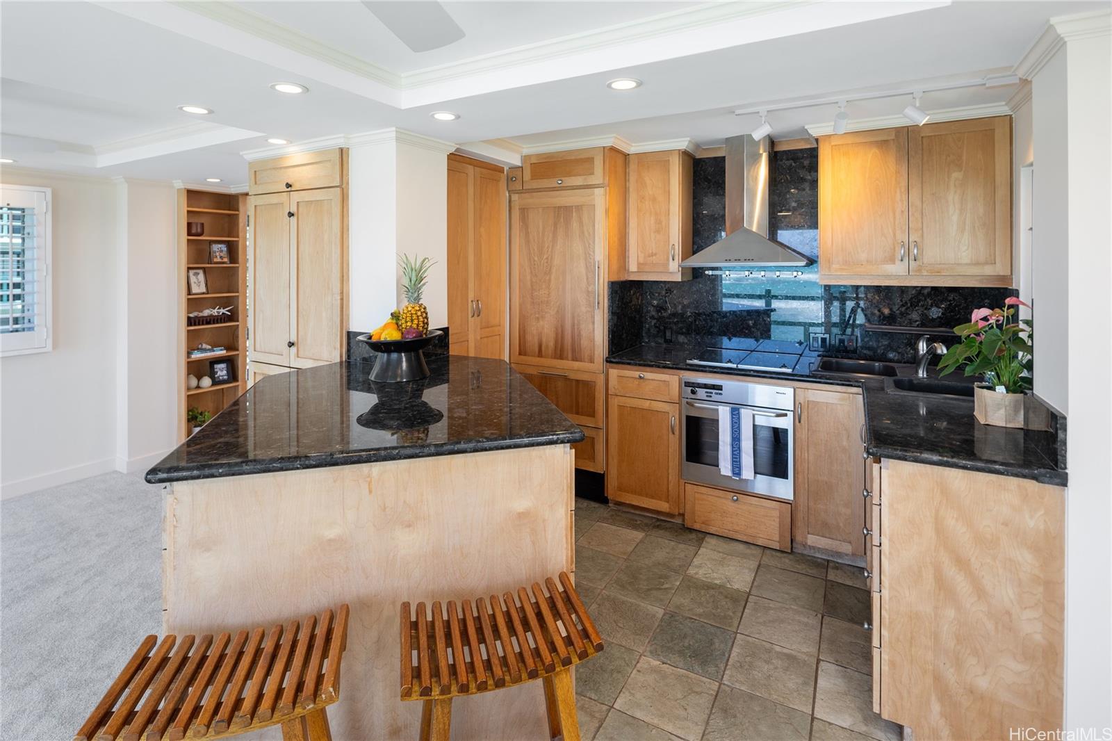 2957 Kalakaua Avenue  Unit 418