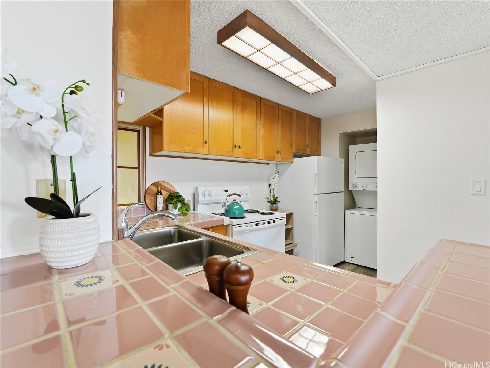 2724 Kahoaloha Lane  Unit 1805
