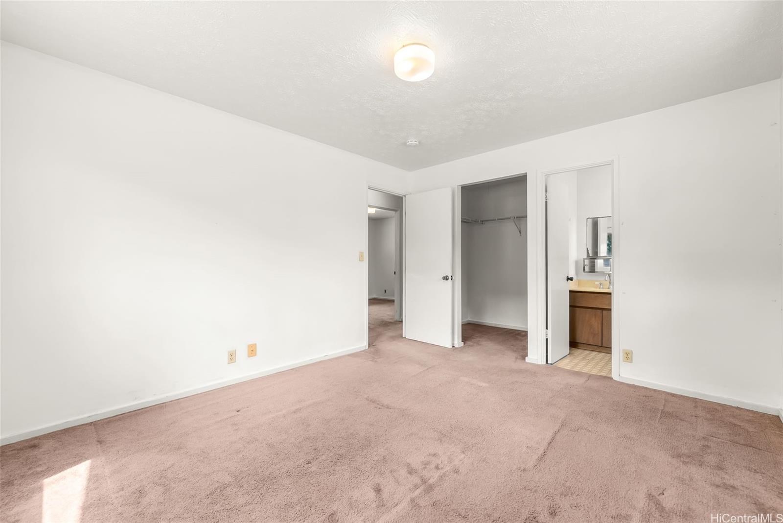 Photo 18 of 25