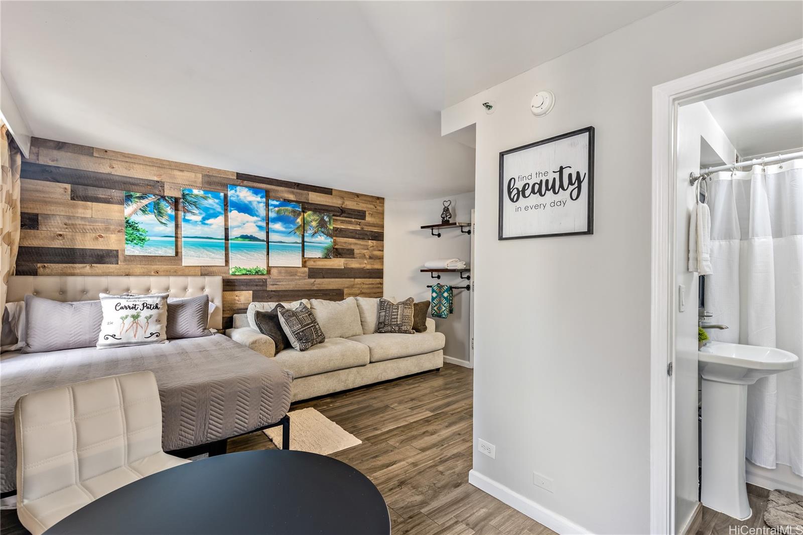 134 Kapahulu Avenue 700