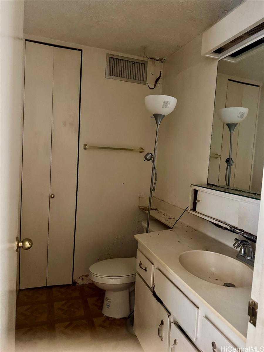 Photo 4 of 21