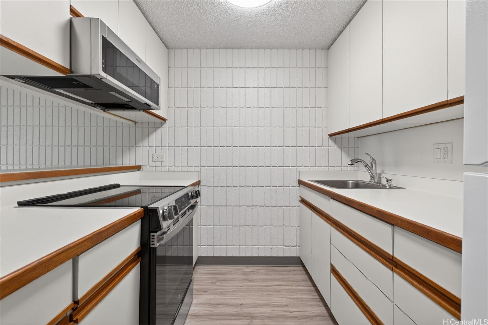 855 Makahiki Way  Unit 207