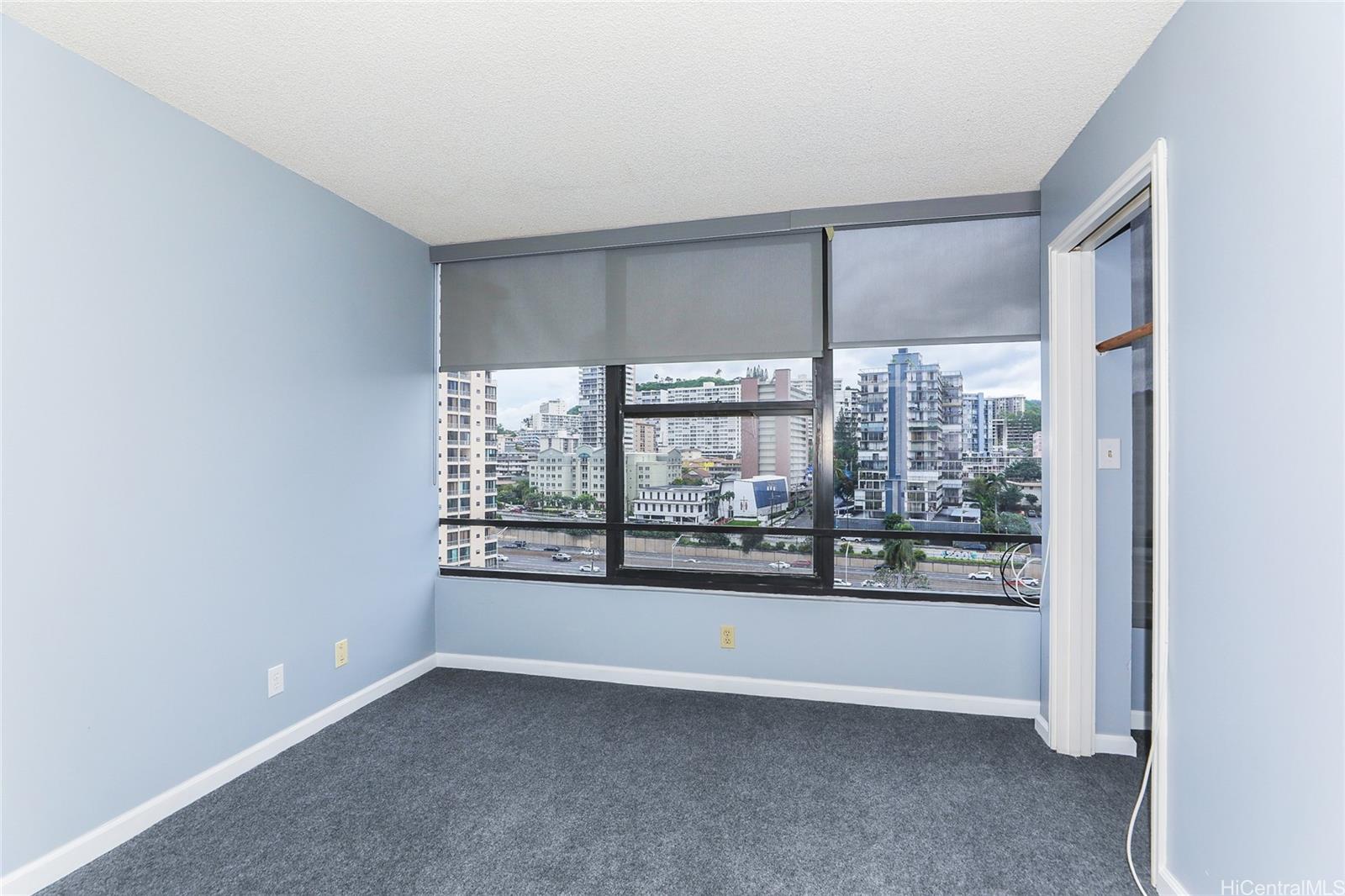 Photo 18 of 25