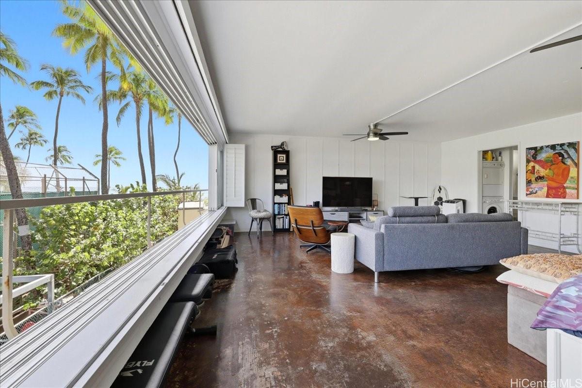 2895 Kalakaua Avenue  Unit 207