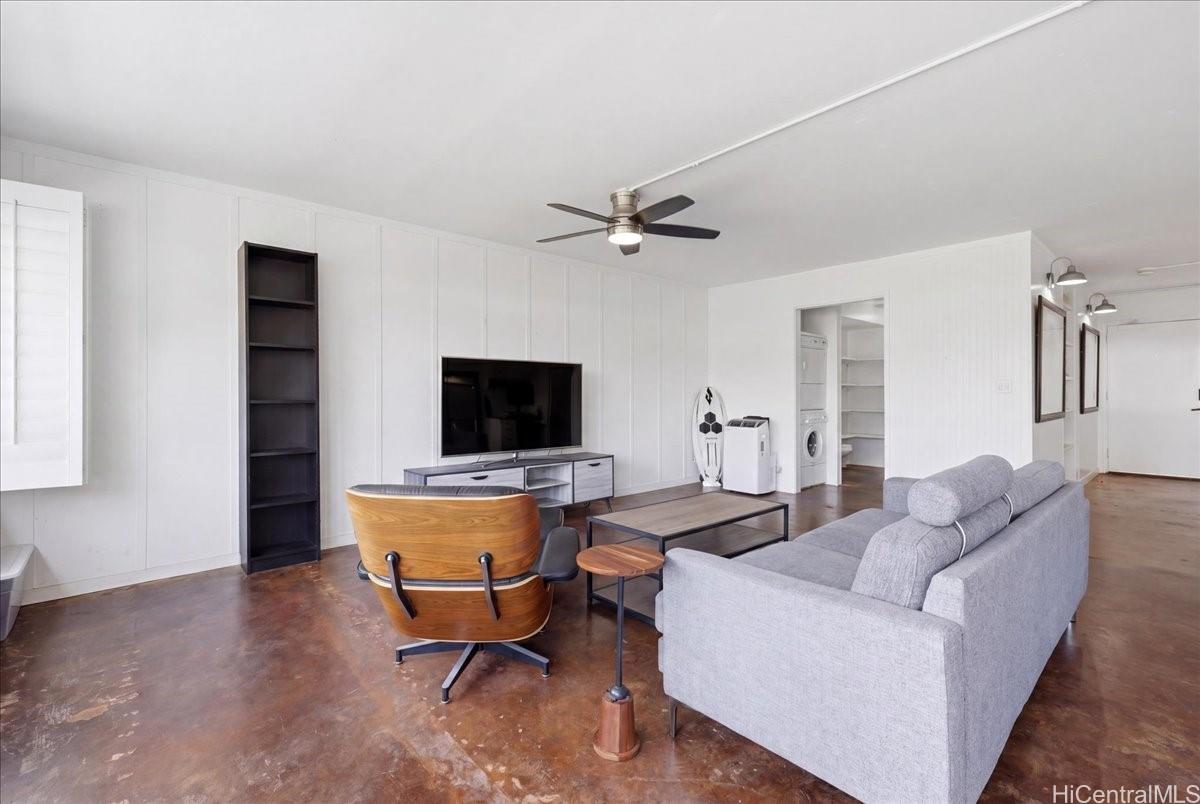 2895 Kalakaua Avenue  Unit 207
