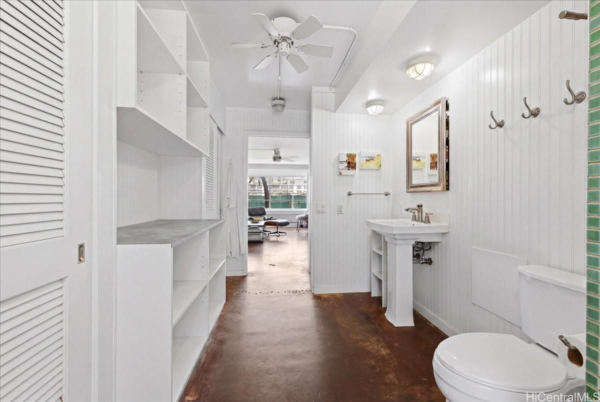 2895 Kalakaua Avenue  Unit 207