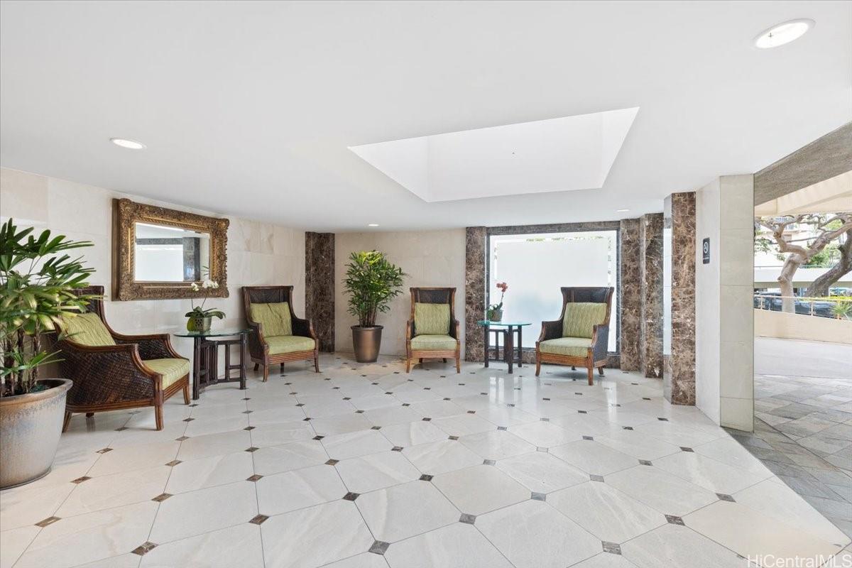 2895 Kalakaua Avenue  Unit 207