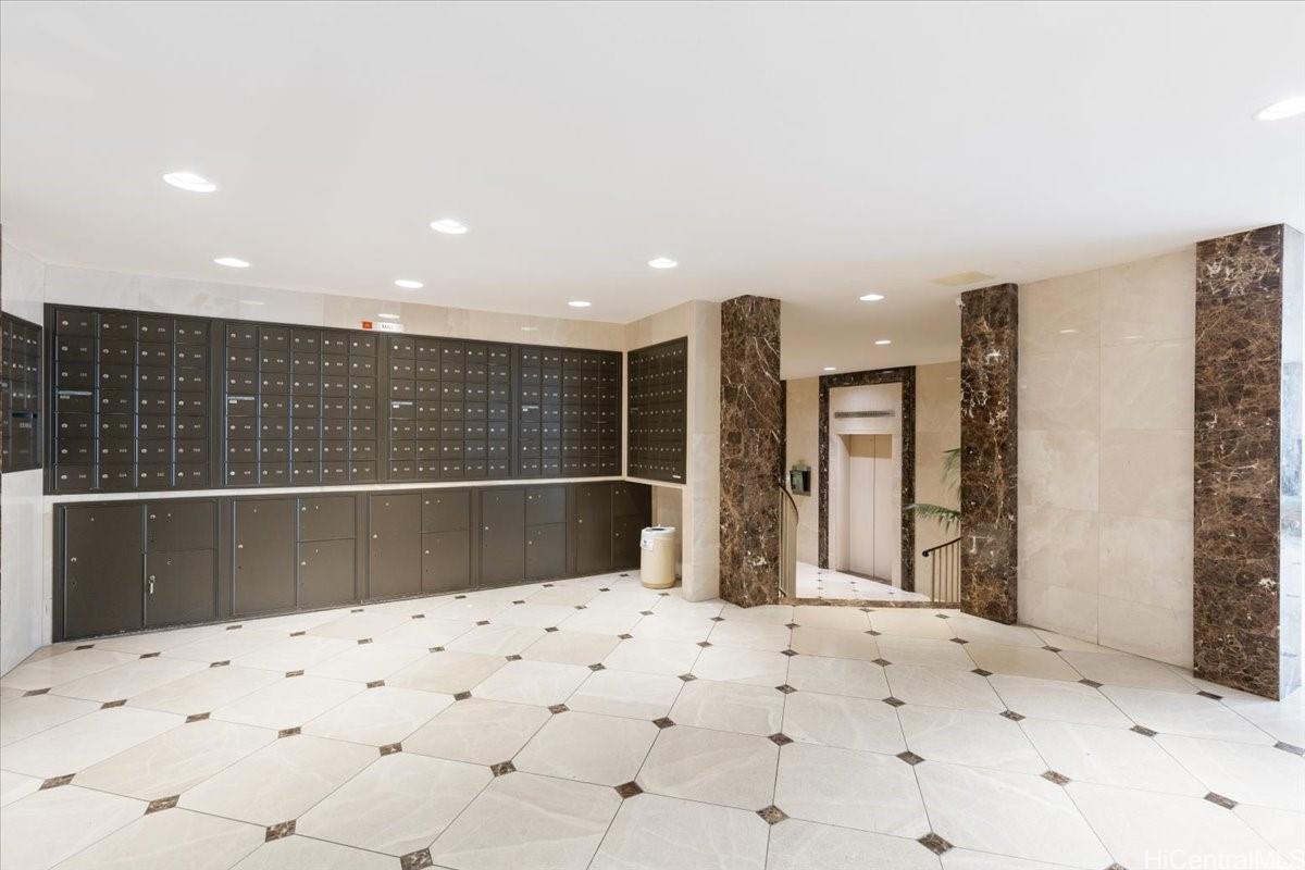 2895 Kalakaua Avenue  Unit 207