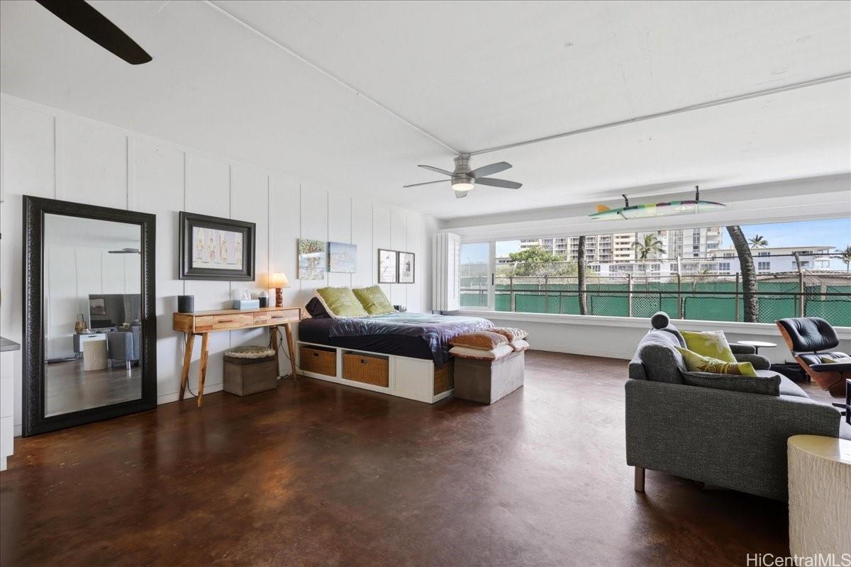 2895 Kalakaua Avenue  Unit 207