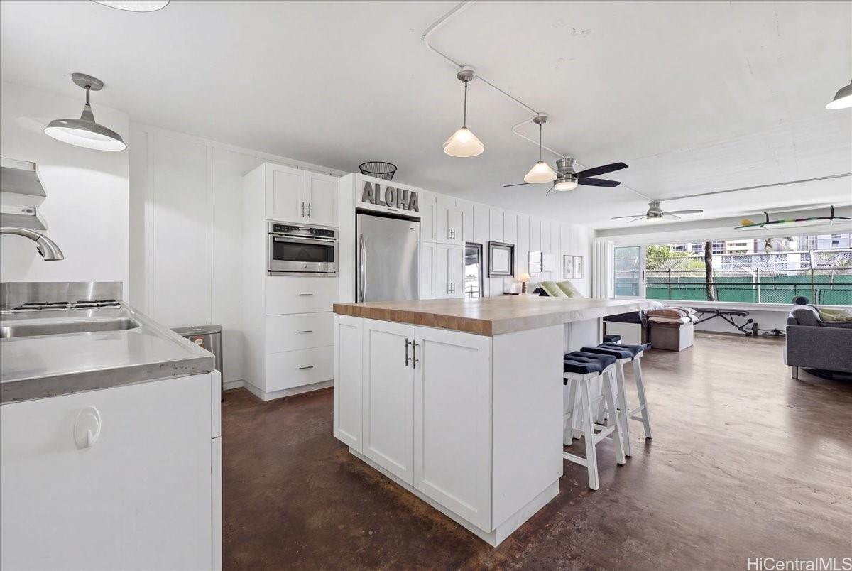 2895 Kalakaua Avenue  Unit 207
