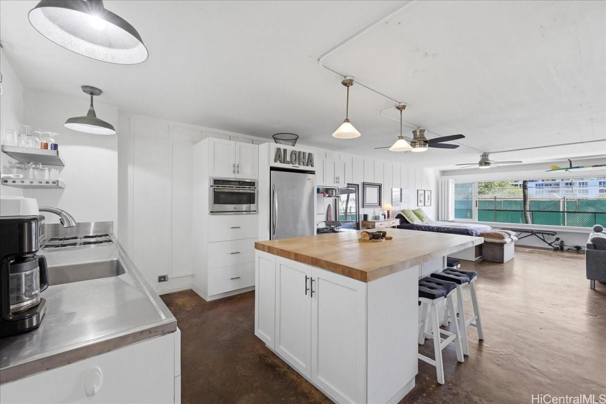 2895 Kalakaua Avenue  Unit 207