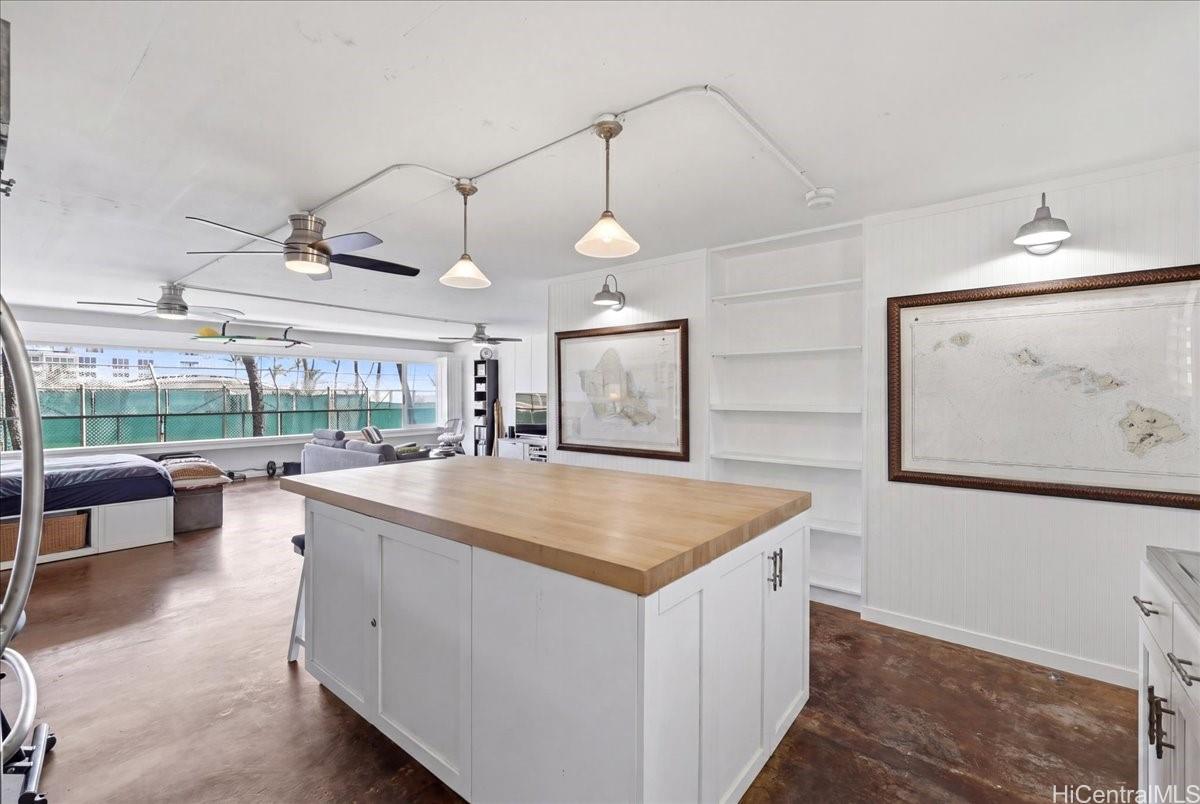 2895 Kalakaua Avenue  Unit 207