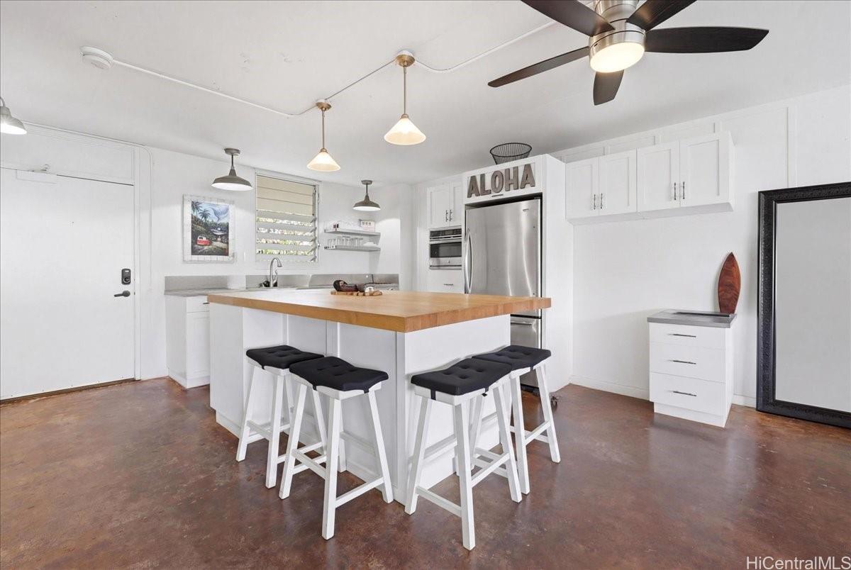 2895 Kalakaua Avenue  Unit 207