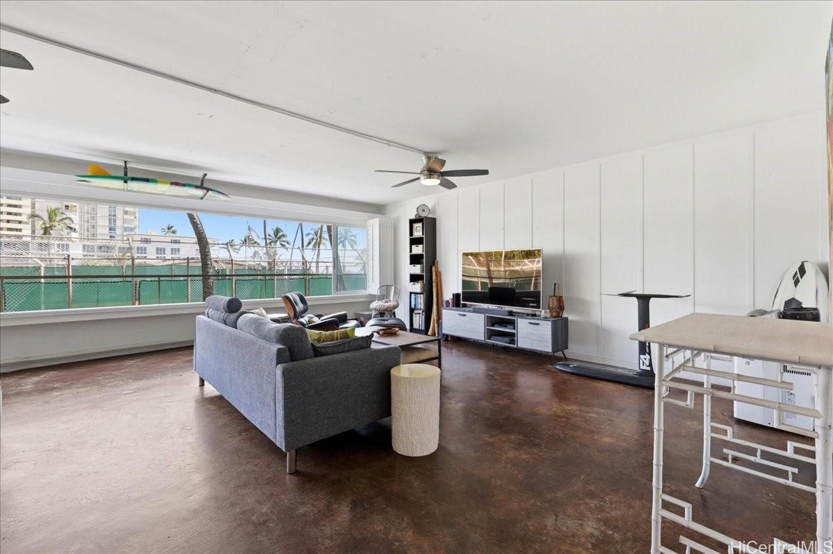 2895 Kalakaua Avenue  Unit 207
