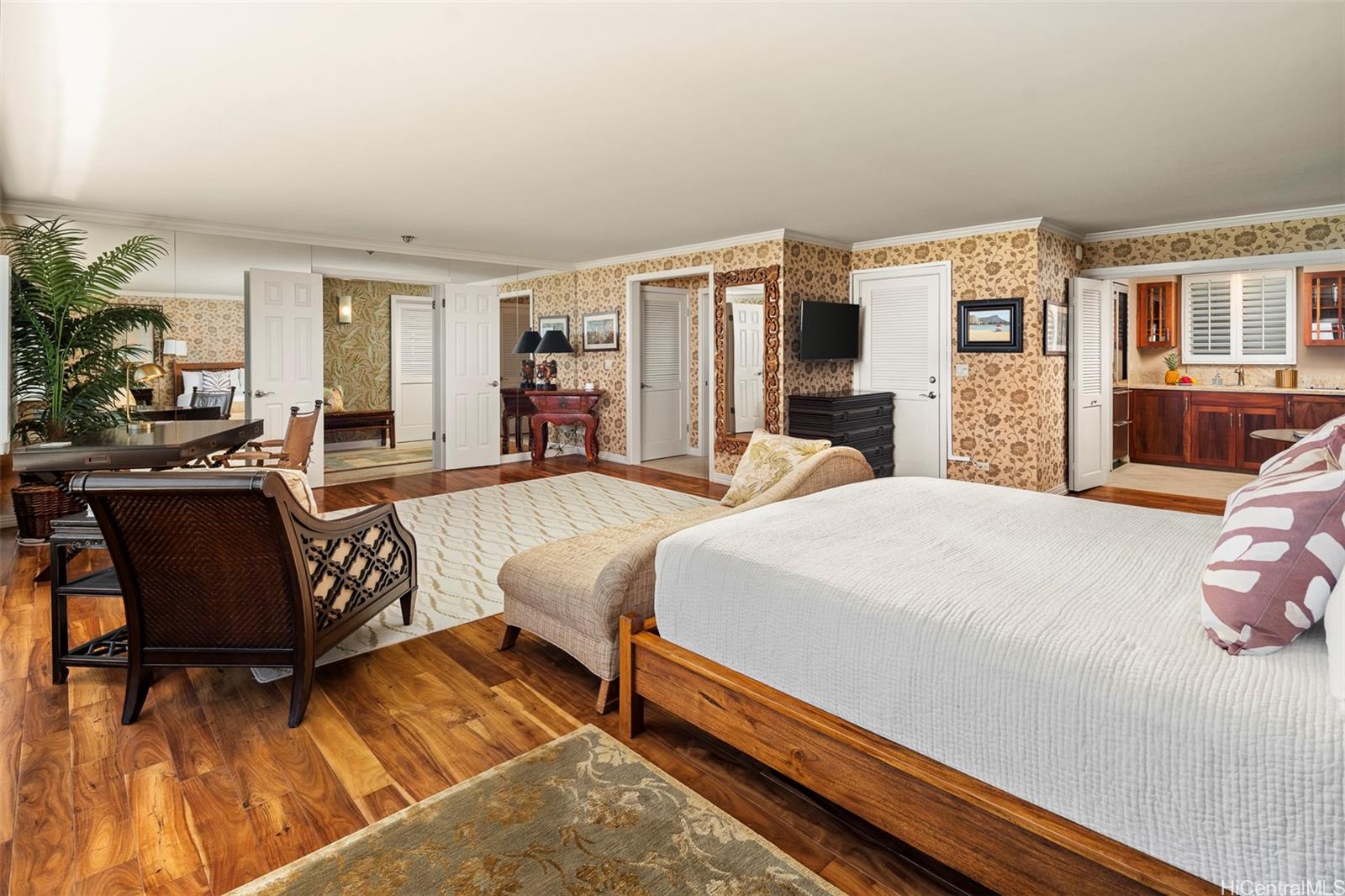 2895 Kalakaua Avenue  Unit 1404 & #1405