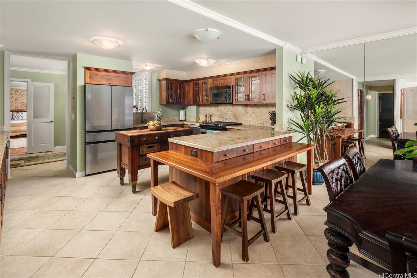 2895 Kalakaua Avenue  Unit 1404 & #1405