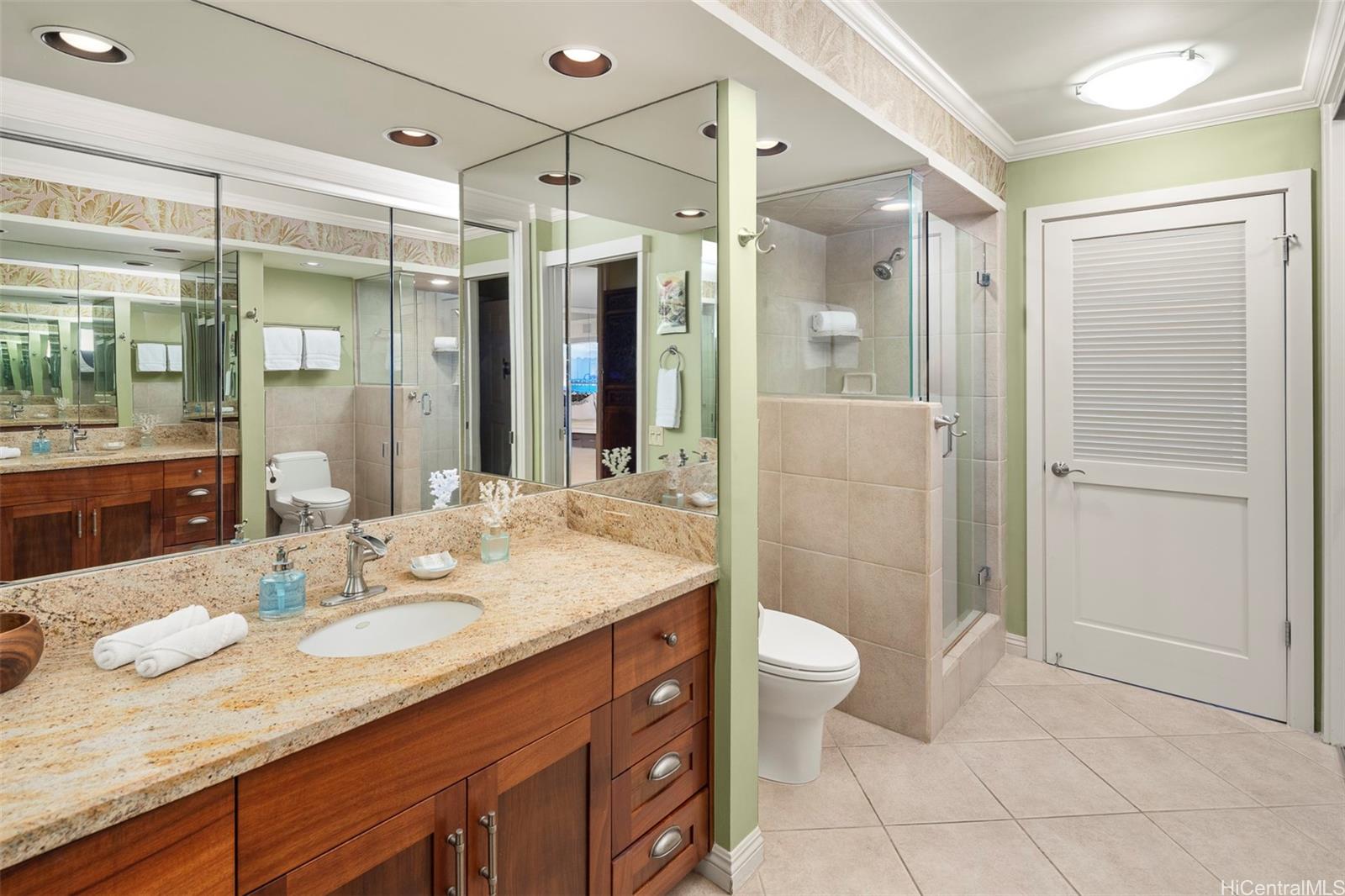 2895 Kalakaua Avenue  Unit 1404 & #1405