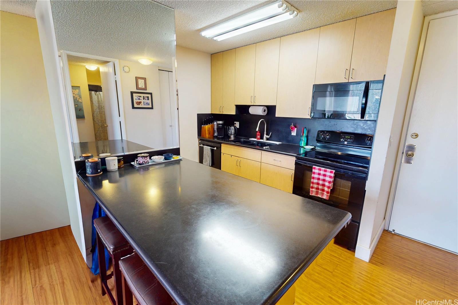 411 Hobron Lane  Unit 1512