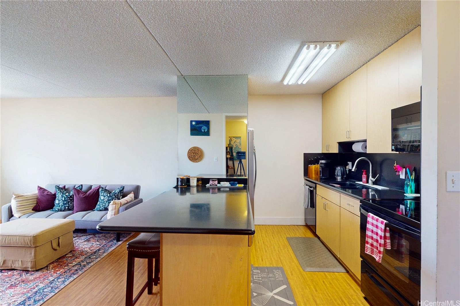 411 Hobron Lane  Unit 1512