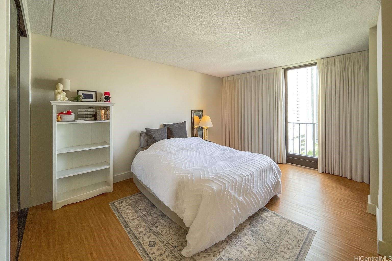 411 Hobron Lane  Unit 1512