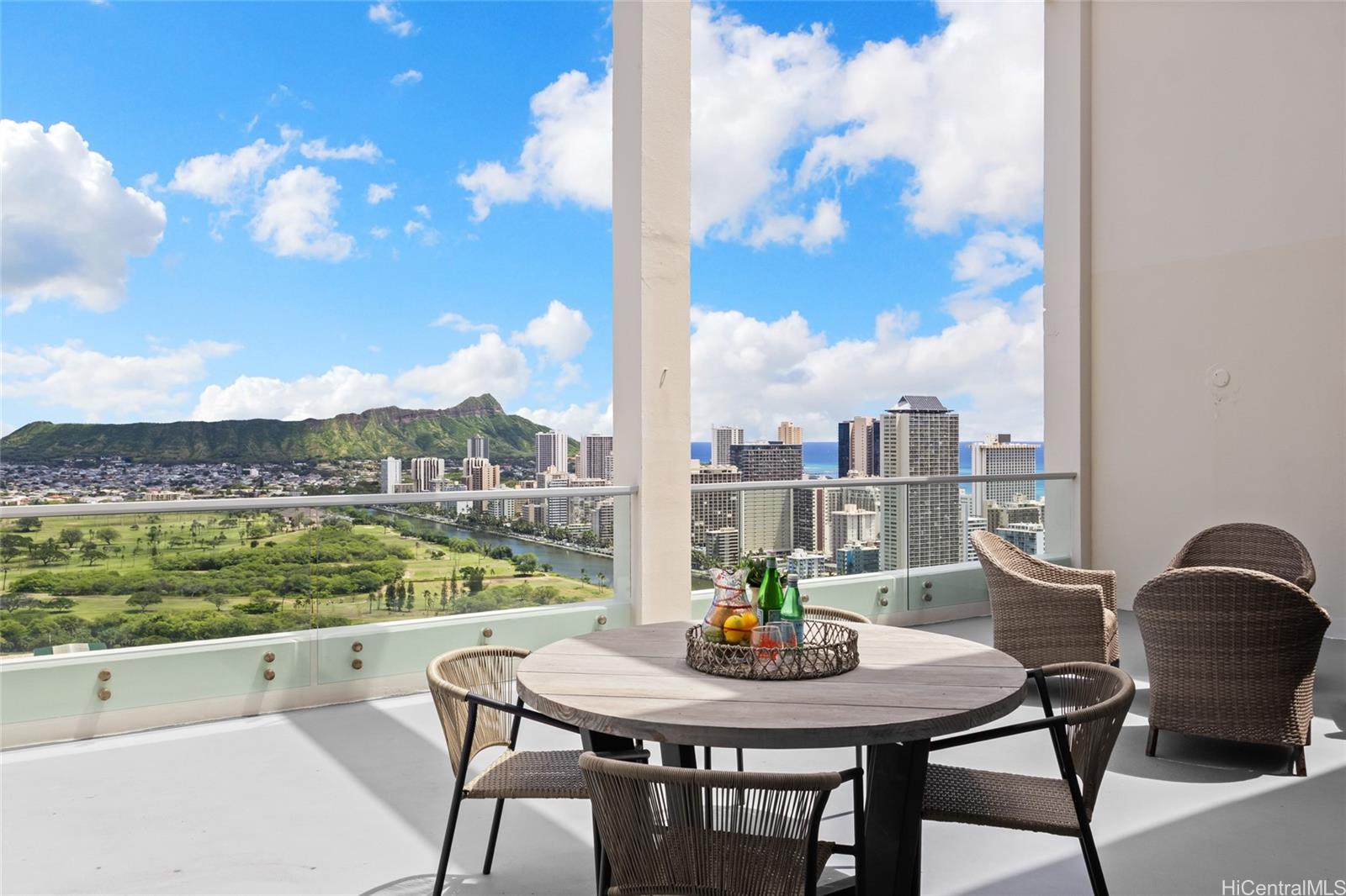 555 University Avenue PH1