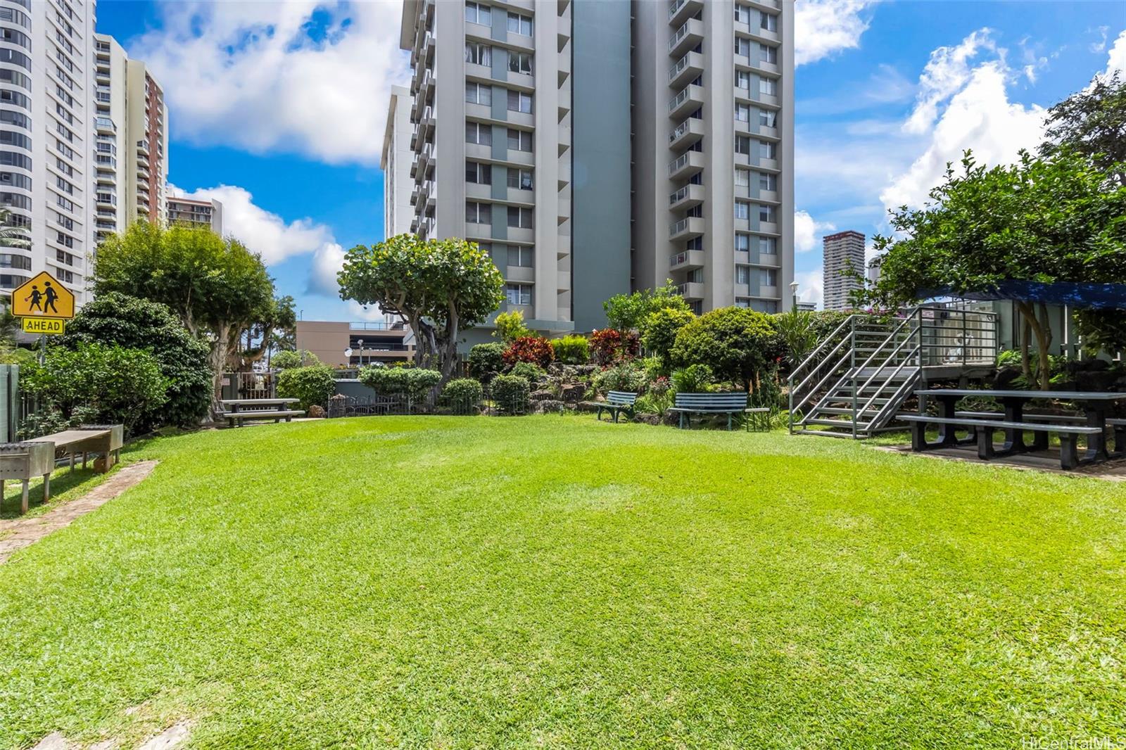2637 Kuilei Street  Unit A104