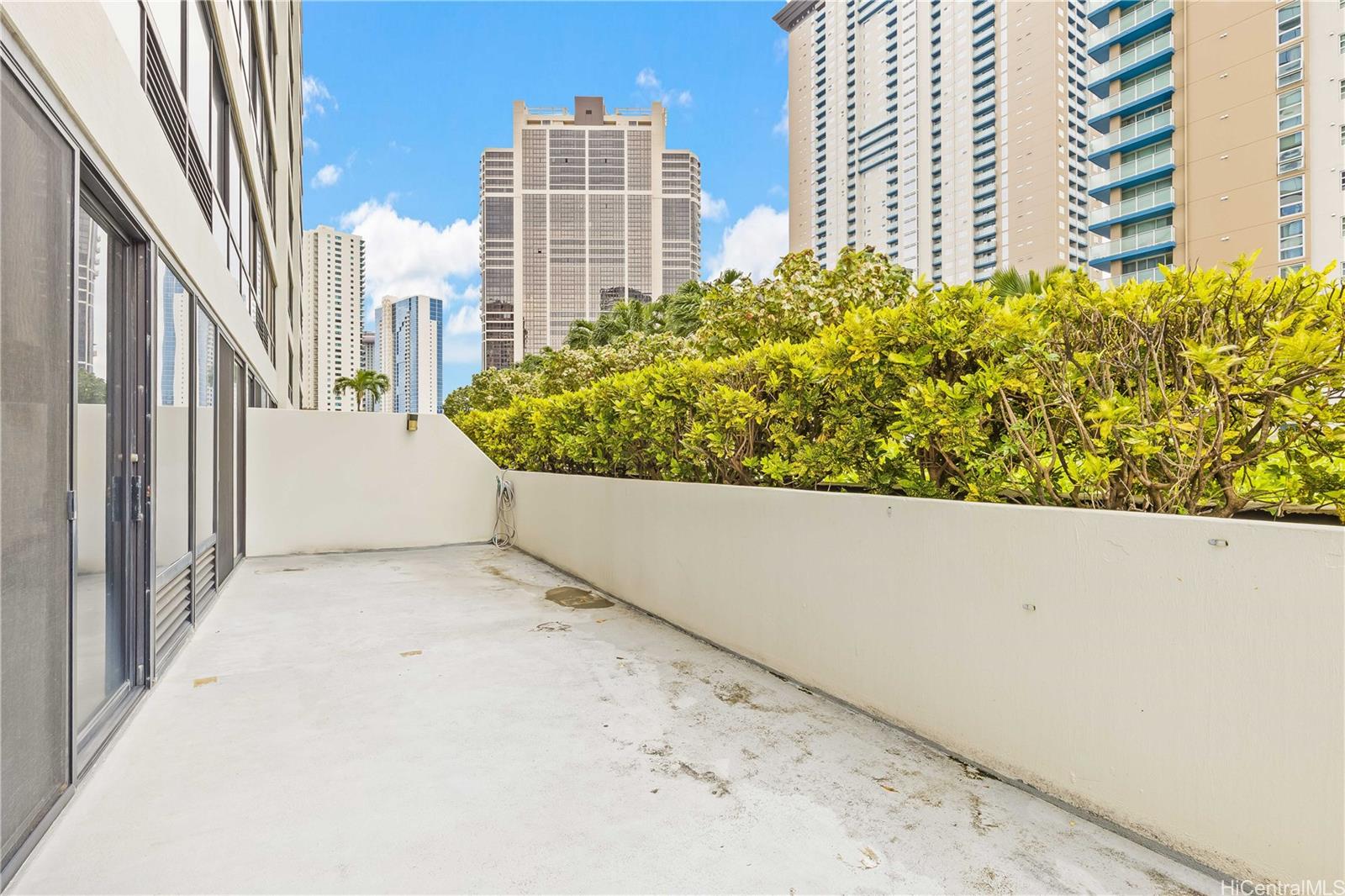876 Curtis Street  Unit 605