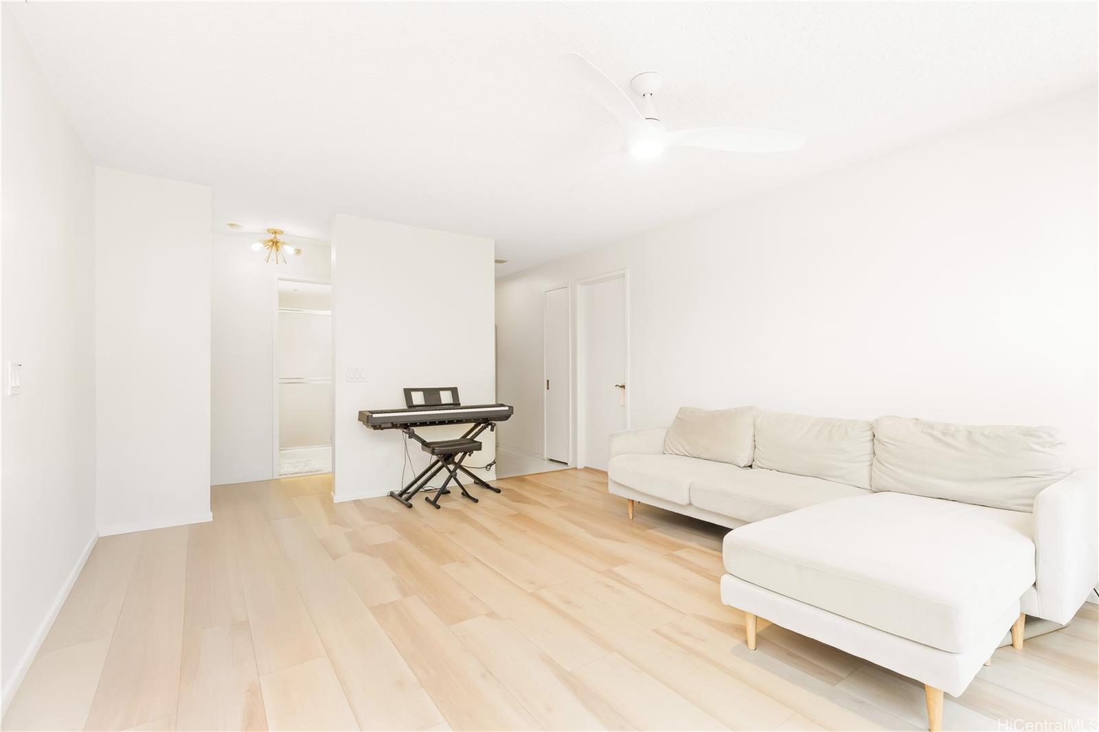 876 Curtis Street  Unit 605