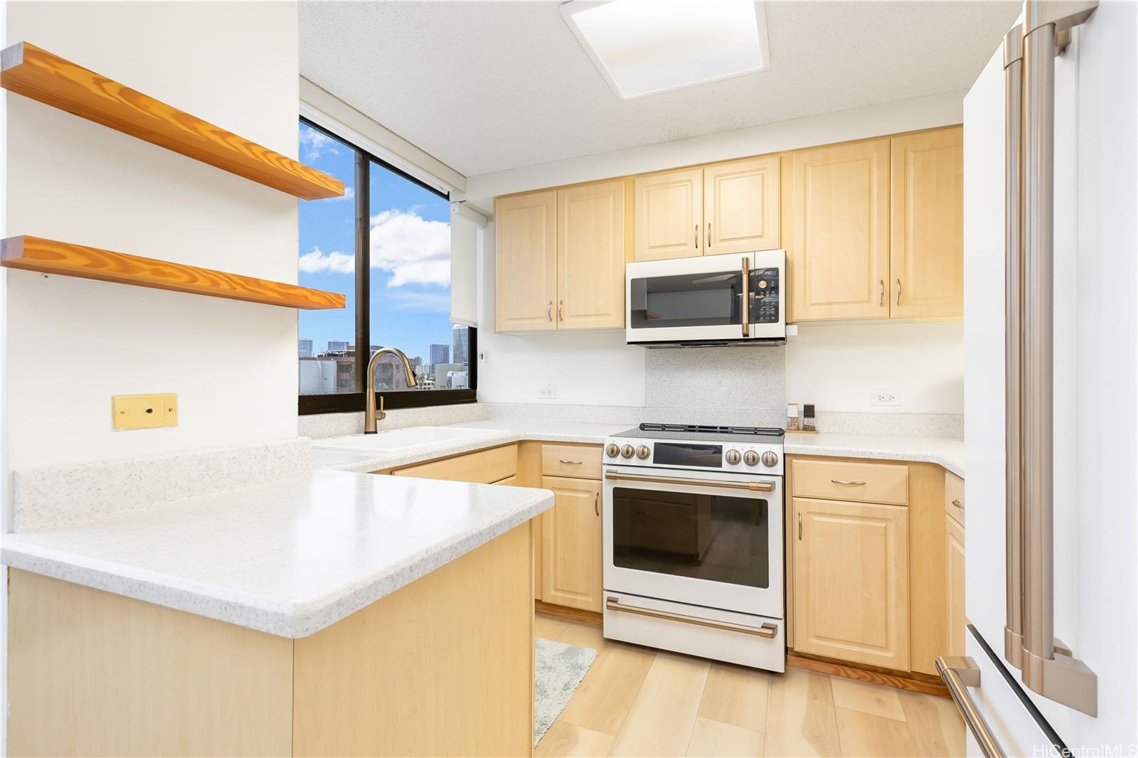 876 Curtis Street  Unit 605