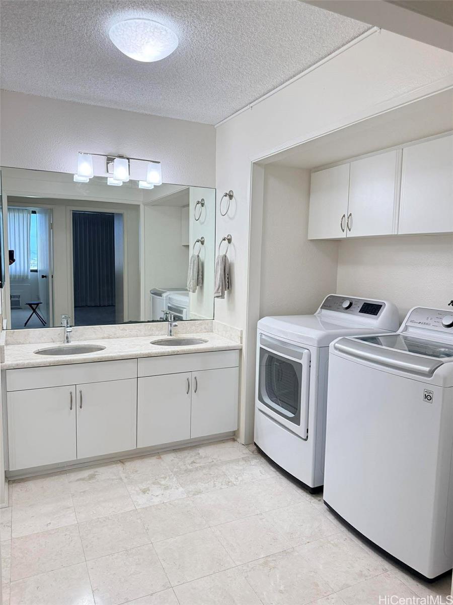 55 S Kukui Street  Unit D2701