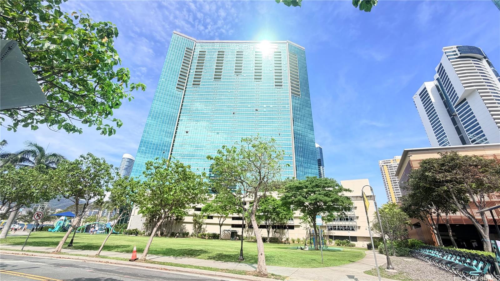 1177 Queen Street 3204