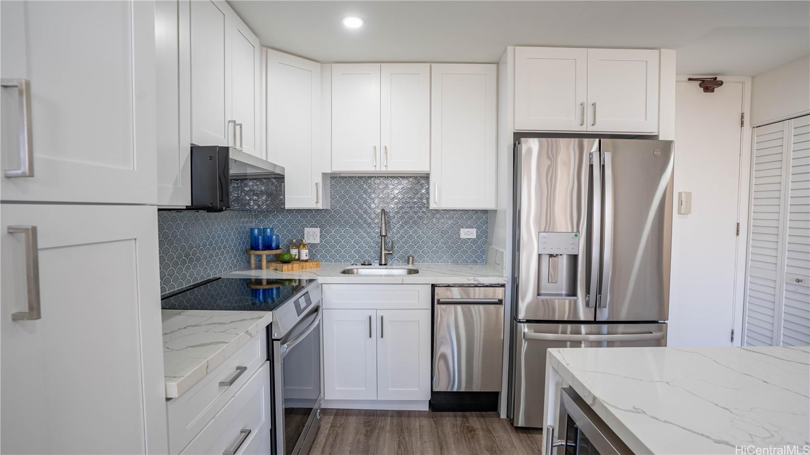 411 Hobron Lane  Unit 1212