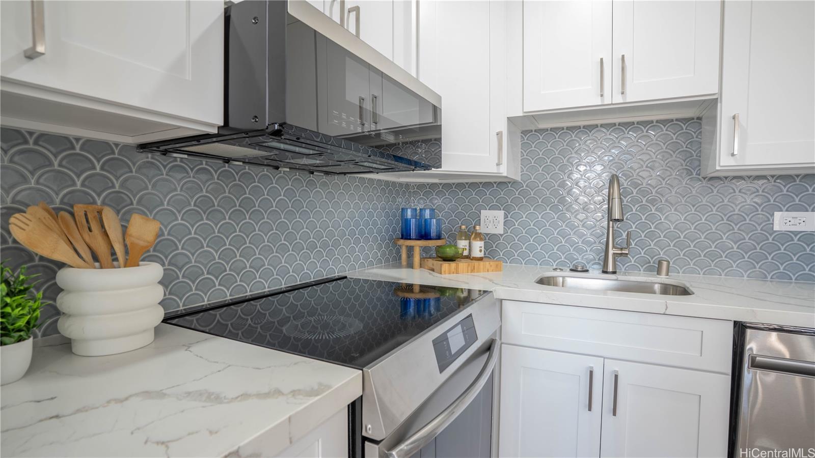 411 Hobron Lane  Unit 1212
