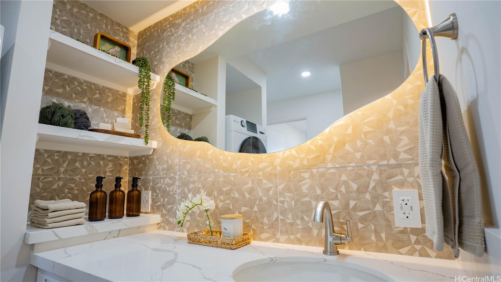 411 Hobron Lane  Unit 1212