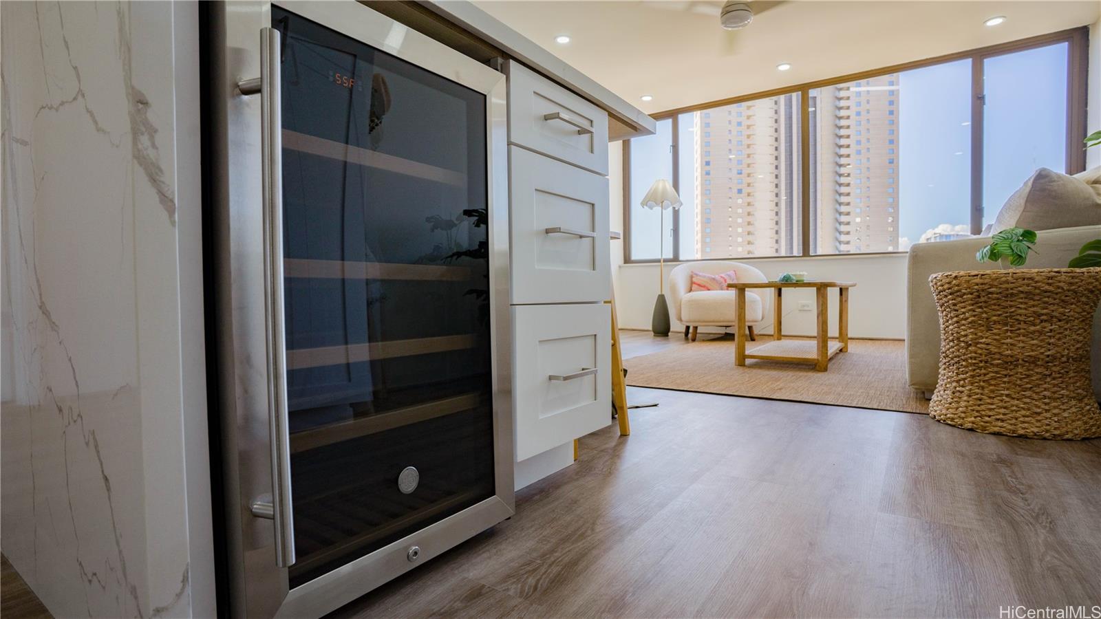 411 Hobron Lane  Unit 1212