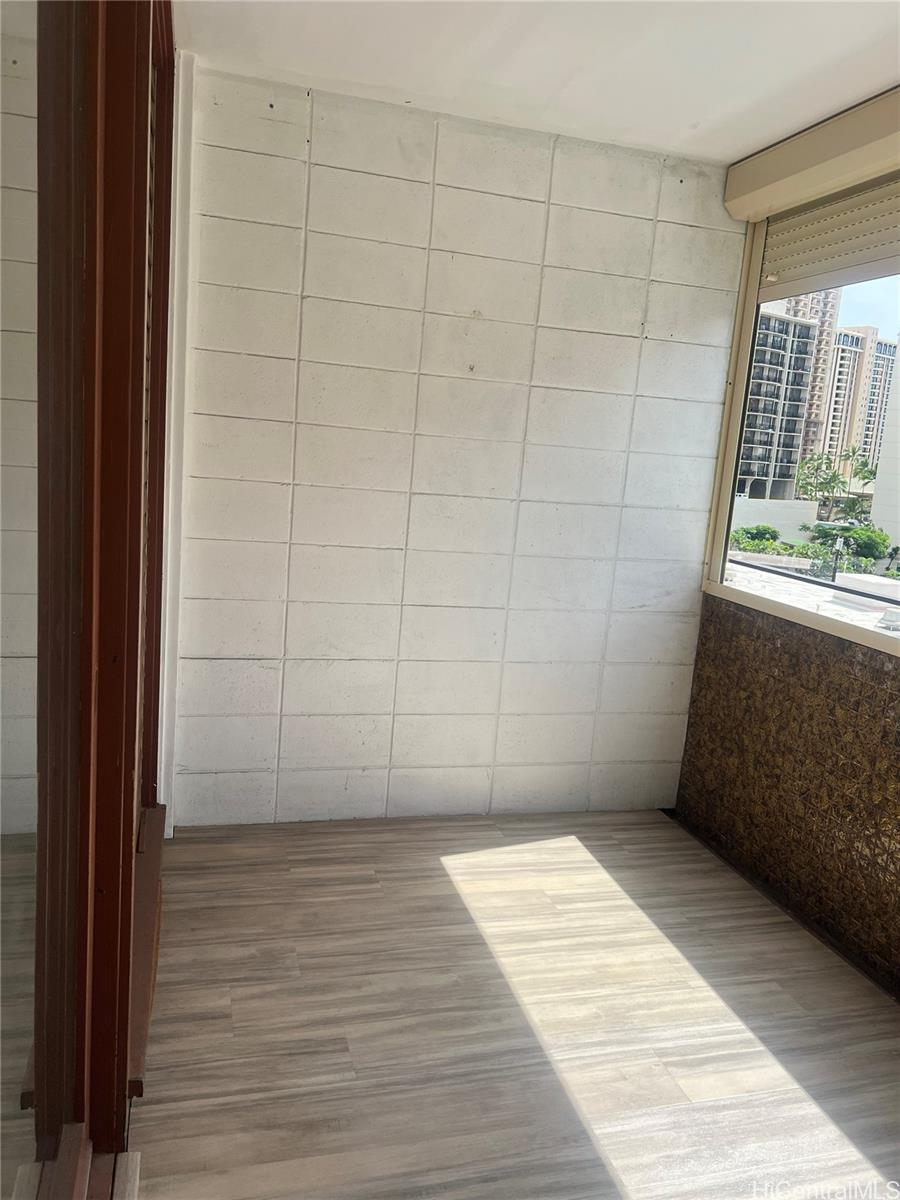 Photo 16 of 25