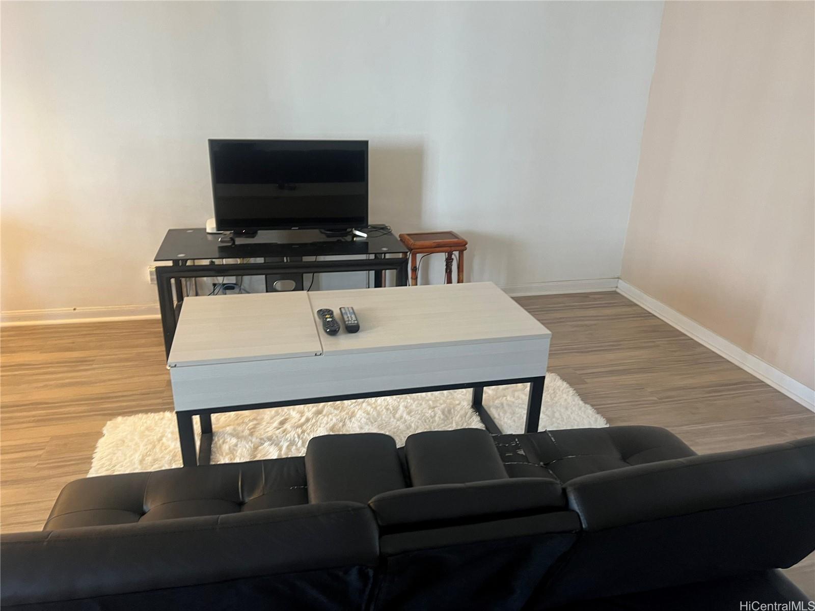 Photo 3 of 25