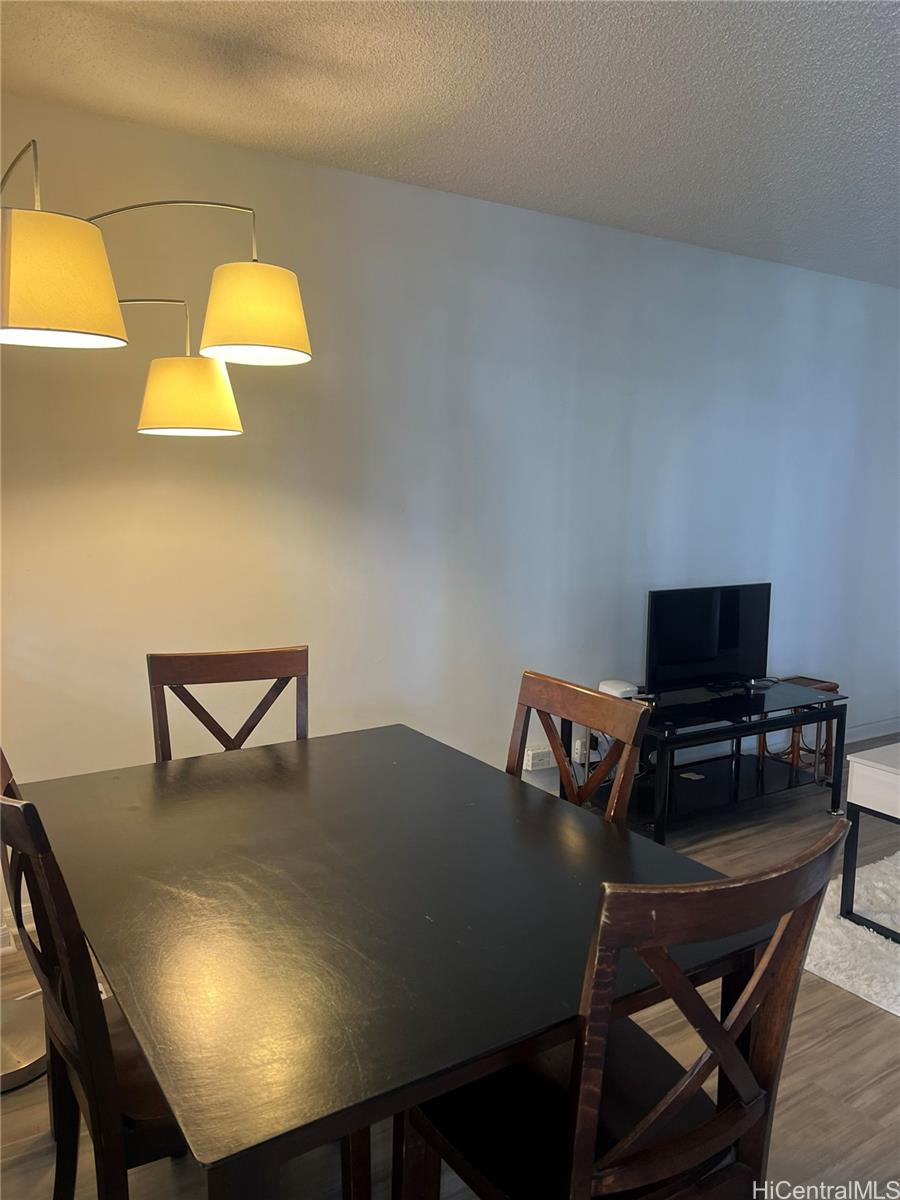 Photo 4 of 25