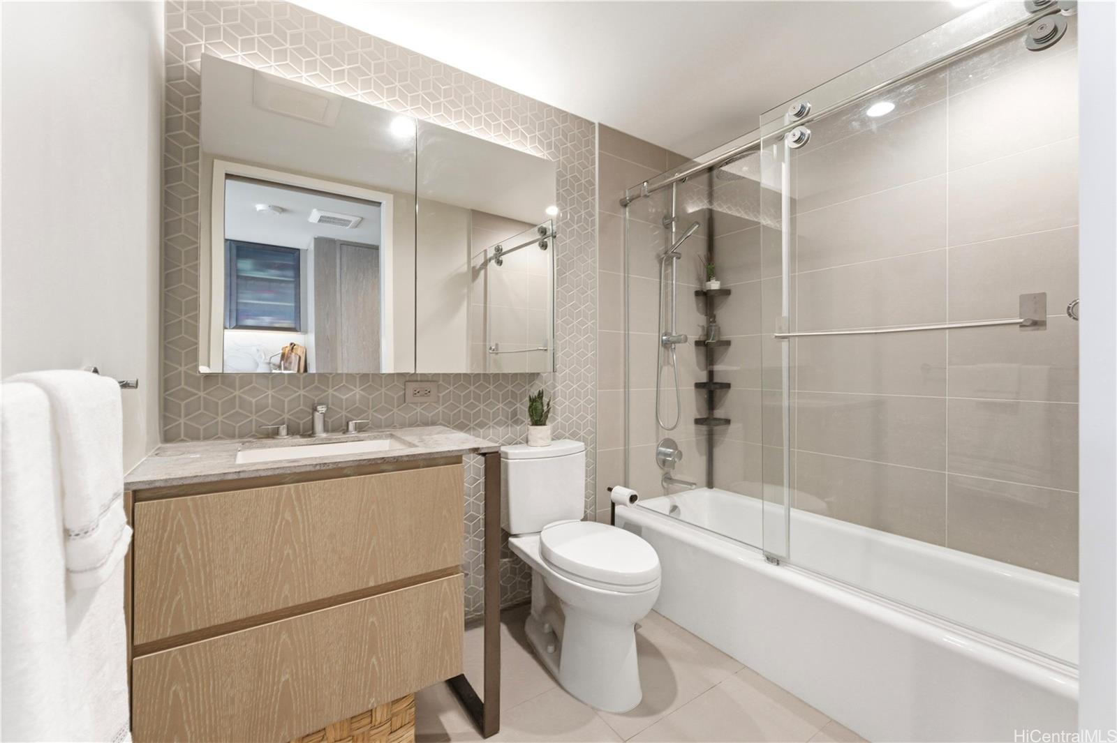 1000 Auahi Street  Unit 633