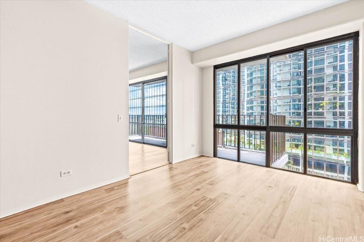 225 Queen Street  Unit 11E