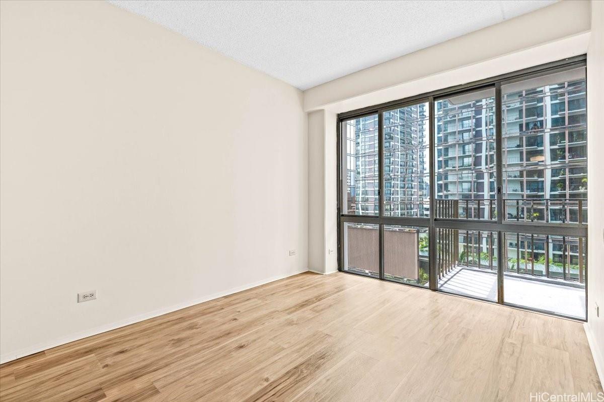 225 Queen Street  Unit 11E